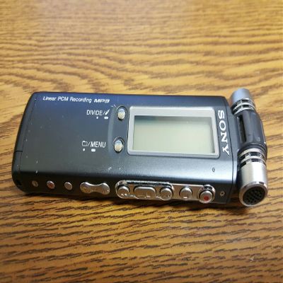 Sony ICD-SX700 Digital Voice Recorder with Voice Operated Recording