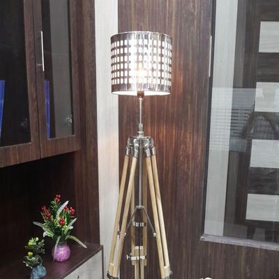 THOR INSTRUMENTS Hollywood Vintage Teak Wood Floor Tripod Lamp Stand with Chrome Shade Rustic Vintage Home Decor Gifts