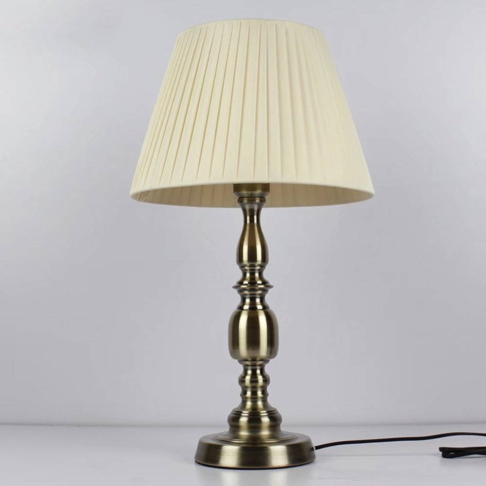 LIN XIAO HAO mayu Modern Simple Table Lamp E27 with Plug in Button Switch Living Room Bedroom Metal Cloth Lamp Cover Bedside Desk Lamp