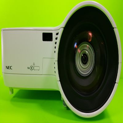 NP600S LCD Proj XGA 600:1 2600 Lumens with 7W Speaker
