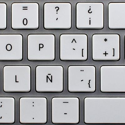 Apple NS Spanish Non-Transparent Keyboard Labels White Background for Desktop, Laptop and Notebook