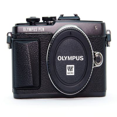 Olympus E-PL7 16MP Mirrorless Digital Camera with 3-Inch LCD (Black)