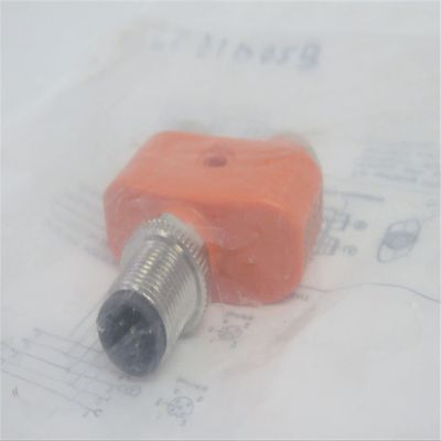 IFM EBC116; Y/T Splitter; M12 Male to 2 5-Pin M12 Female