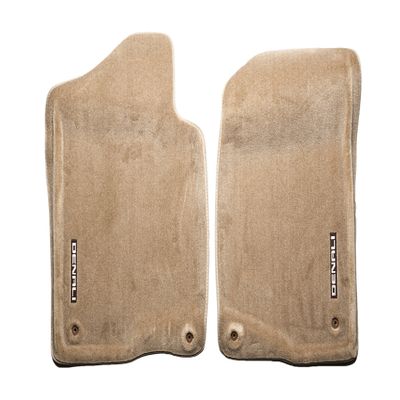 GM Accessories 19155780 Front Carpeted Floor Mats in Cashmere with Denali Logo