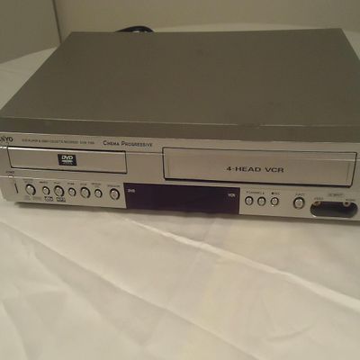 Sanyo DVW7100 DVD player with Built-in 4-HEAD Hi-Fi VCR recorder (Renewed)