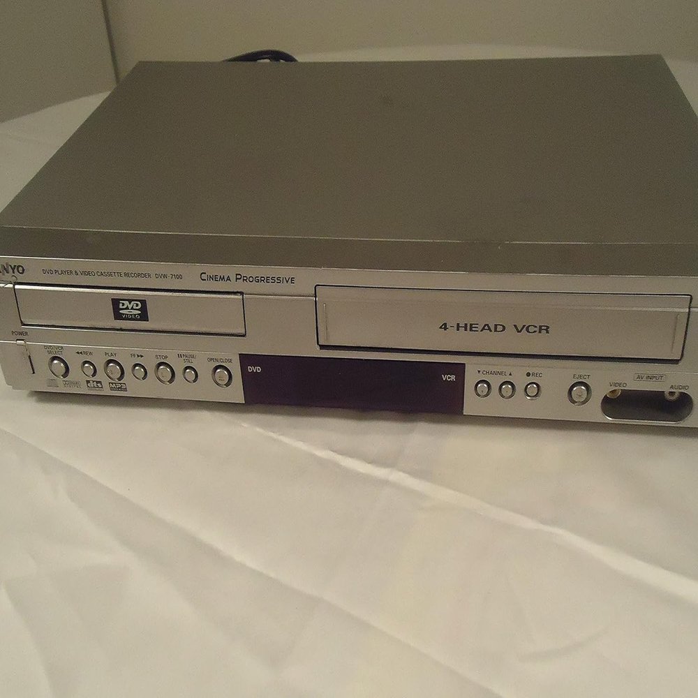 Sanyo DVW7100 DVD player with Built-in 4-HEAD Hi-Fi VCR recorder (Renewed)