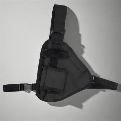 600D Oxford Cloth Walkie Talkie Chest Bag, 10.2x6.69inches Portable Hand Station Vest Chest Bag Pouch with Adjustable Strap Black