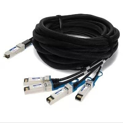Arista Networks Compatible TAA Compliant 40GBase-CU QSFP+ to 4xSFP+ Direct Attach Cable (Active, 7m)