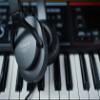 Roland RH-5 Closed-Type Stereo Headphones Bundle with Guitar Picks view 3