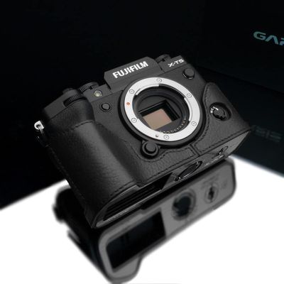 Gariz XS-CHXT5BK Genuine Leather Half Case for Fujifilm X-T5, Black