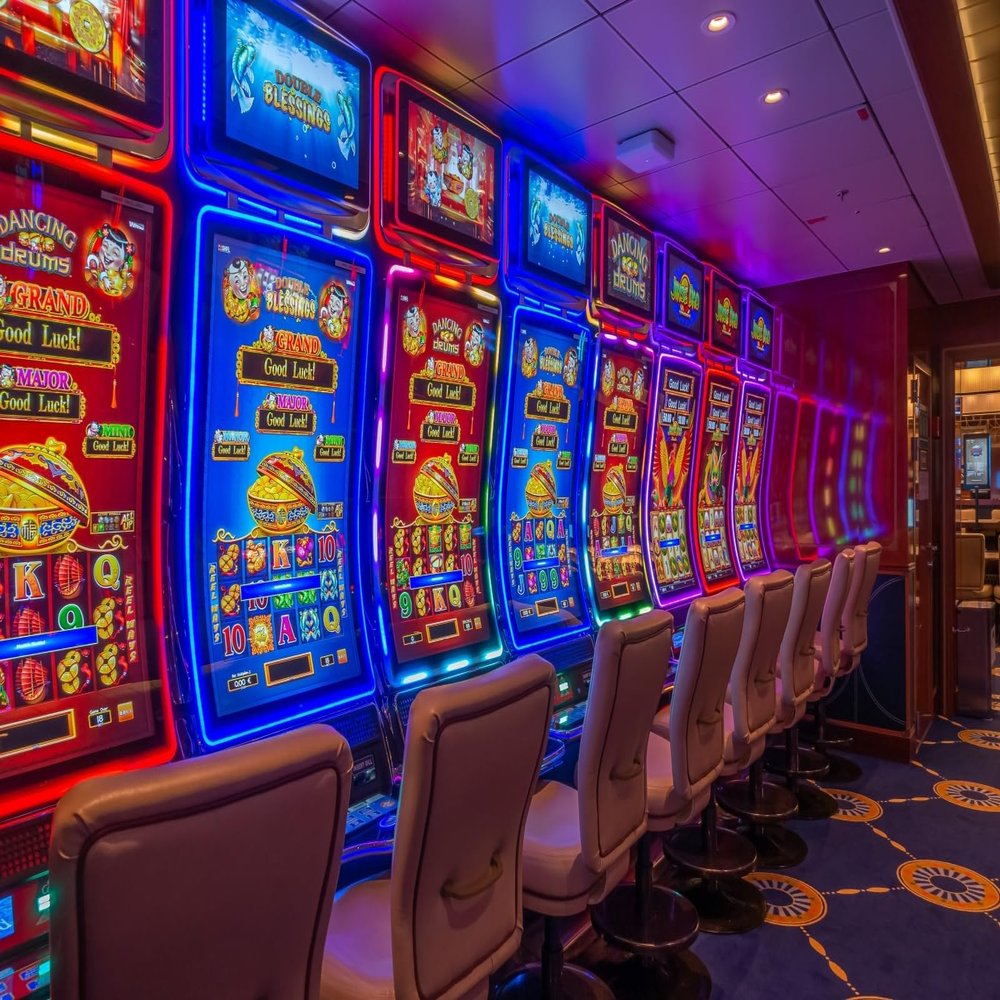 BELECO 10x6.5ft Fabric Gaming Slot Machines Backdrop Casino Gambling Machines Luck Play Casino Gamble Game Hall Photography Background Casino Theme Party Decorations Photoshoot Studio Booth Props