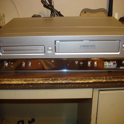 Philips DVD750VR Progressive-Scan DVD-VCR Combo (Renewed)