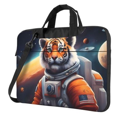 YYHWHJDE Little Tiger in Space pattern Fashionable and ultra-thin shoulder laptop bag 13 inch Shockproof soft lining