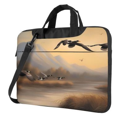 YYHWHJDE Hunting Flying Wild Ducks pattern Fashionable and ultra-thin shoulder laptop bag 13 inch Shockproof soft lining