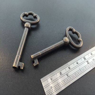 ASHMAV Grandfather Clock Door Key Set of 2 in Antique Finish