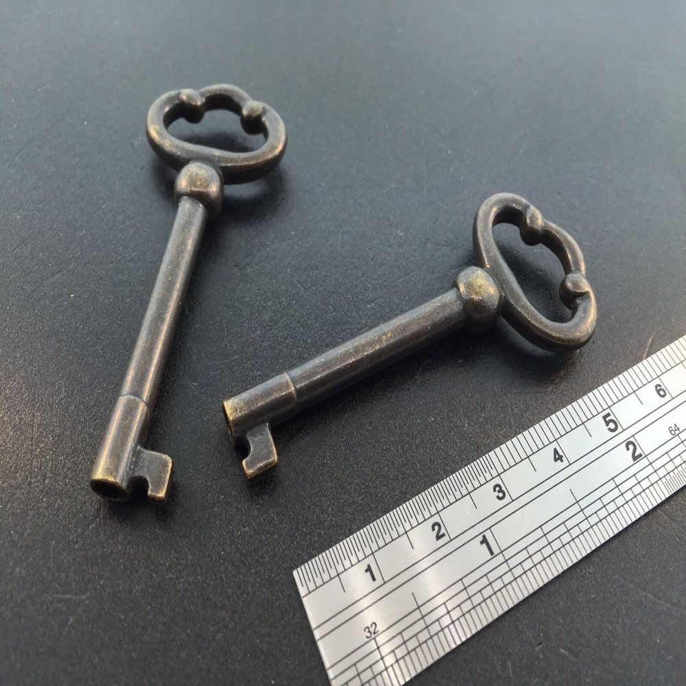 ASHMAV Grandfather Clock Door Key Set of 2 in Antique Finish
