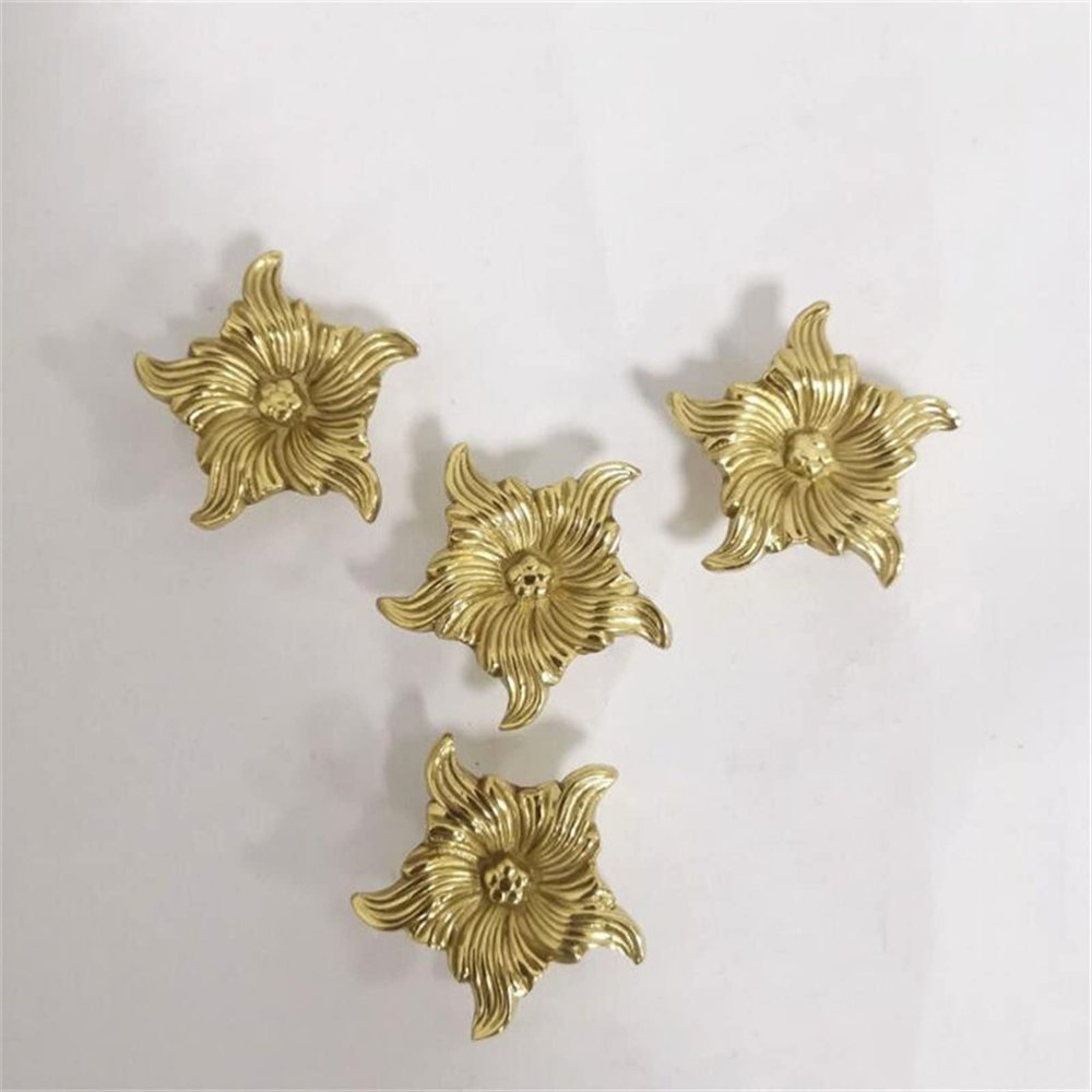 LEIXIUSM Modern Brass Flower Drawer Cabinet Door Knob Storage Box Handle Star Shaped Decoration Full Copper Bathroom Cabinet Door Pulls 1Pcs