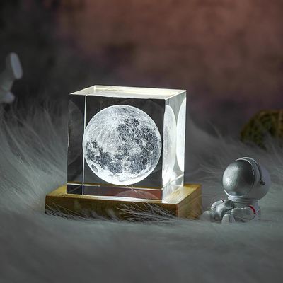 Katutude 3D Carved Crystal Cube Night Light Moon Saturn Planet Crystal Cube Table Lamp USB LED Night Light with Wood Base Glowing Crystal Cube Creative Gift Home Bedroom Decorations - 6cm x 6cm x 6cm