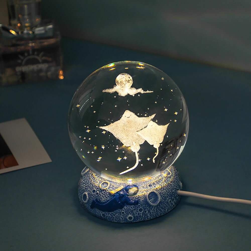 Crystal Ball Night Light 3D Whale Dolphin Sea Animals Figurine Inner Carved Crystal Ball Table Lamp USB LED Night Light Crystal Ball Ornaments Birthday Christmas Gift for Kids Girls Boys (DIA 6cm)