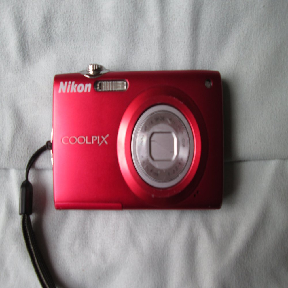 Nikon Coolpix S205 Digital Camera 12MP 4x Zoom (Red) (Renewed)