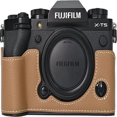BMAOLLONGB X-T5 Case, Handmade PU Leather Half Camera Case Bag Cover Bottom Opening Version for Fujifilm X-T5 XT5 With Hand Strap (Brown)