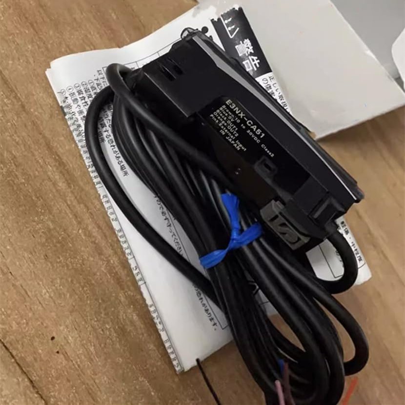 E3NX-CA51 Highly Interference-Resistant Sensor Fiber-Optic Amplifier NPN Output Cable Length: 2 m