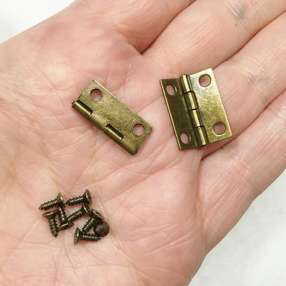 Morezmore M00598-2 2pc Mini Door Hinges Screws Bronze 1:6 Scale 18x15mm
