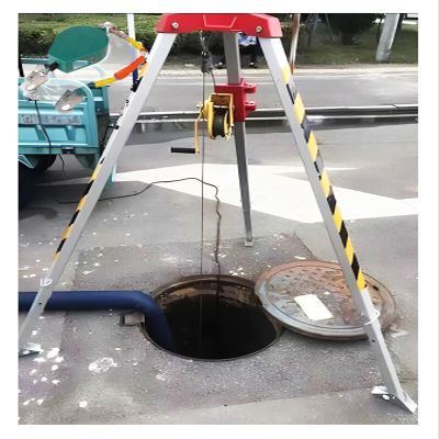 ZDJZMGZ 7ft Scalable Legs Emergency Rescue Tripod Kit for Confined Space, 1200/1800/2600lbs Lifting and Rescue Equipment Tripod, Sewer Wellhead Tunnels Tripod Hoist(1200LBS Winch)