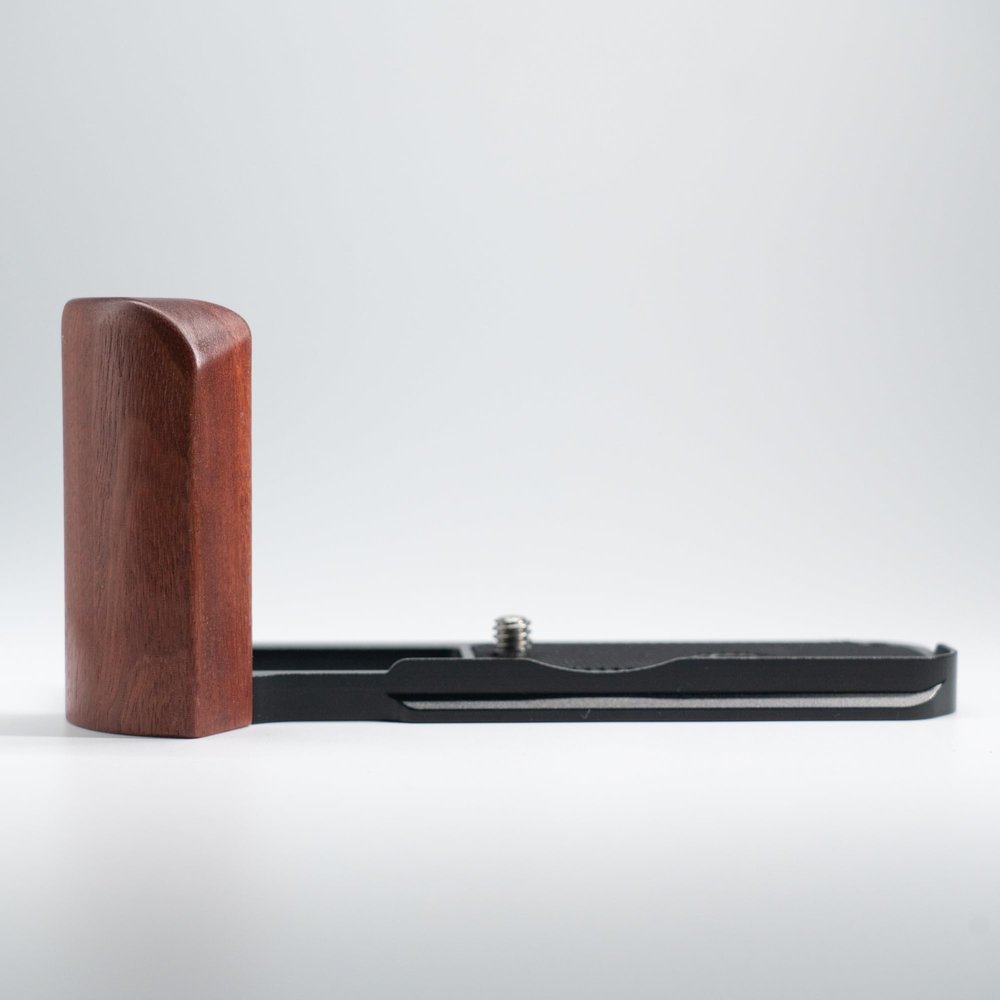 Wooden Wood Hand Grip + Aluminum Alloy Baseplate QR L Handle for X100V Camera (Rosewood (Black Base))