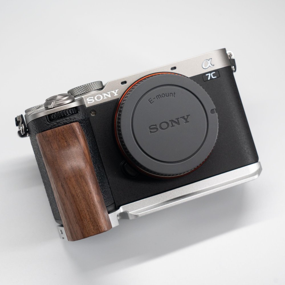 Wooden Wood Hand Grip + Aluminum Alloy Baseplate QR L Handle for a7c2/a7cr Camera (Walnut (Sliver Base))