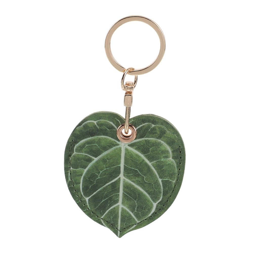 DEARMAMY Leaf Shaped Keychain Holder for Apple Kawaii PU Protective Case with Key Ring Leaf Design Accessory for Item Finders and Key Management