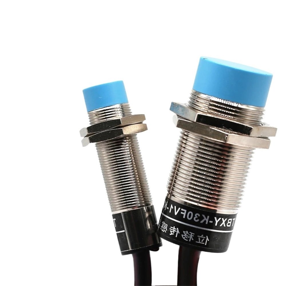 1pc M18 Analog Proximity Switch M12 M30 Linear Displacement Sensor Output 0-10V 4-20mA Distance 8mm Inductive Sensor(M18 Voltage 0-10V)
