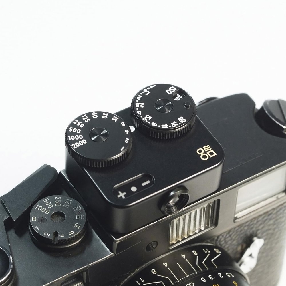 DOOMO MADE Meter D Brass Version, Shoe Mounted Light Meter for Vintage Cameras (Black)
