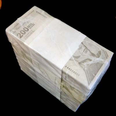 1000 pcs x Venezuela 200,000 Bolivares banknotes- Uncirculated Currency Brick