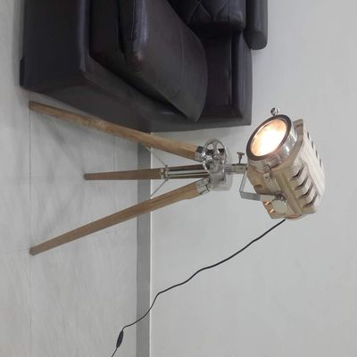 THOR INSTRUMENTS Hollywood Nautical Wooden Spot Light Floor Lamp Search Light with Tripod Stand Rustic Vintage Home Decor Gifts