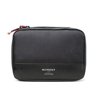 Moment Weatherproof Mobile Lens Carrying Case  Protective Travel Pouch for Mobile Filmmaking & Photography Gear [4-Lens]